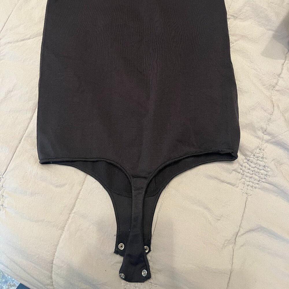 Skims - ESSENTIAL CREW NECK SLEEVELESS BODYSUIT - Picture 7 of 7